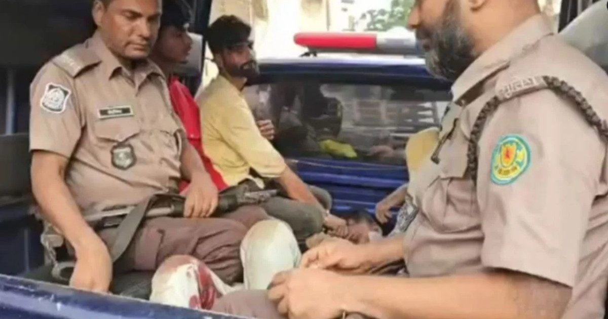রাজধানীতে ছিনতাইকারীদের হামলা: ওসিসহ ২ পুলিশ আহত, গুলিতে দুইজন গুলিবিদ্ধ
