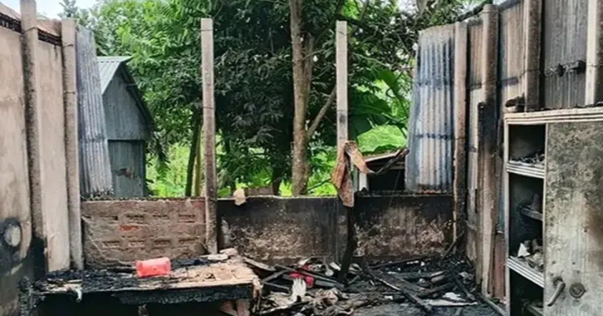 নেশার টাকা না পেয়ে ঘরে আগুন, কুলিয়ারচরে তরুণ আটক
