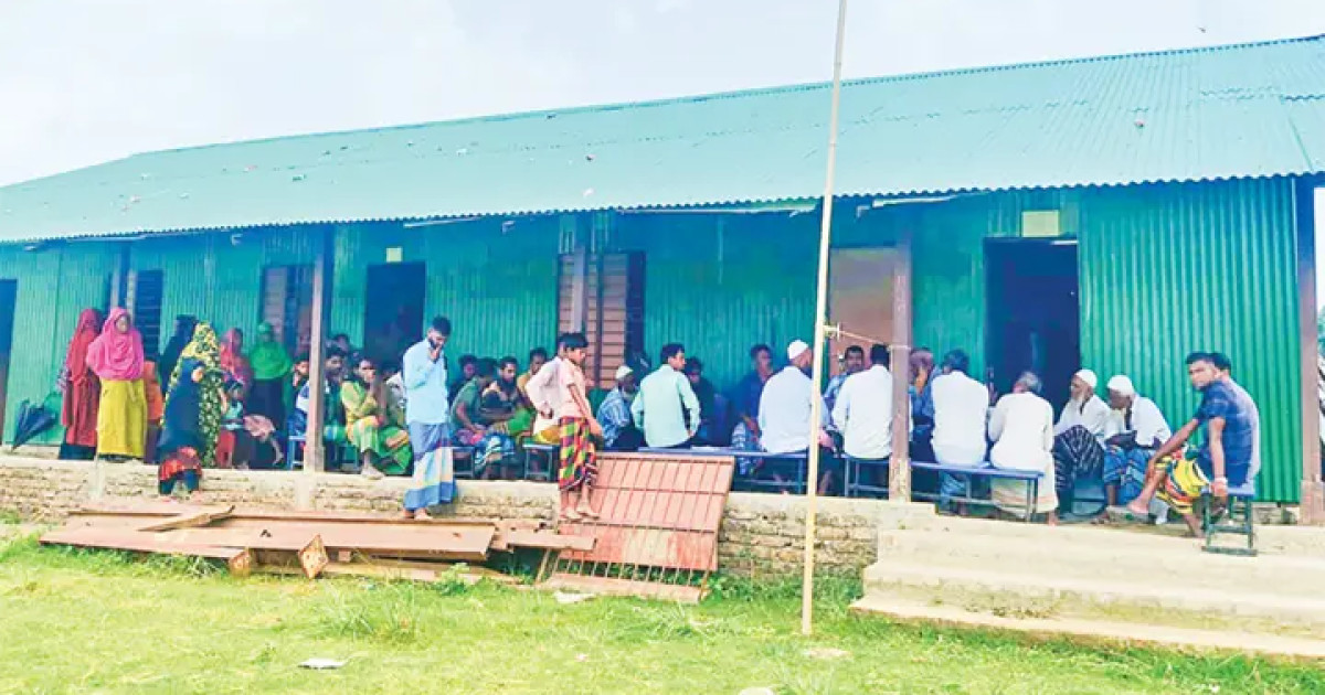 শিক্ষক-যোগাযোগ সংকটে চরাঞ্চলের প্রাথমিক শিক্ষা