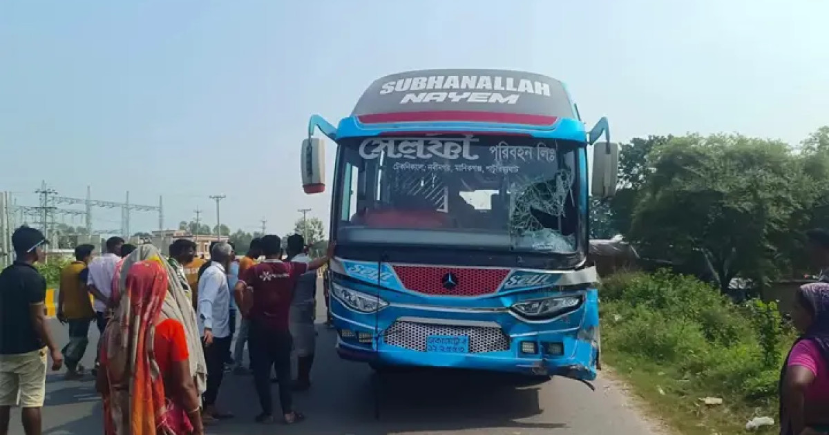 মানিকগঞ্জে বাসের ধাক্কায় ইজিবাইকের দুই যাত্রী নিহত