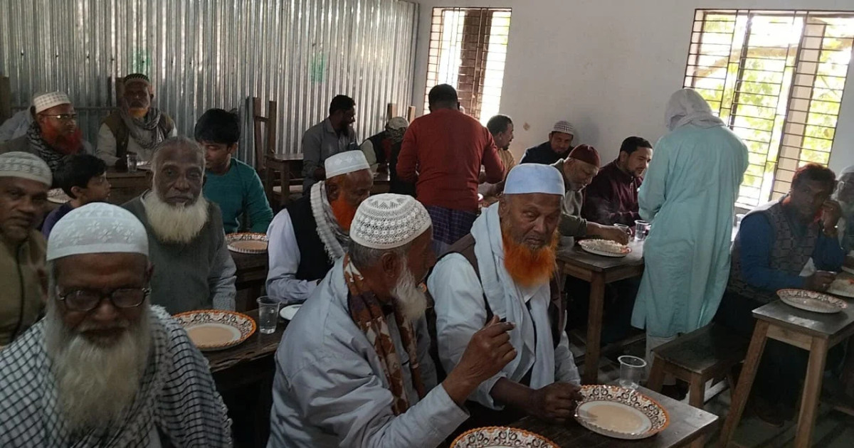 বগুড়ায় রাষ্ট্রীয় শোকের দিনে মাদ্রাসায় পিকনিক