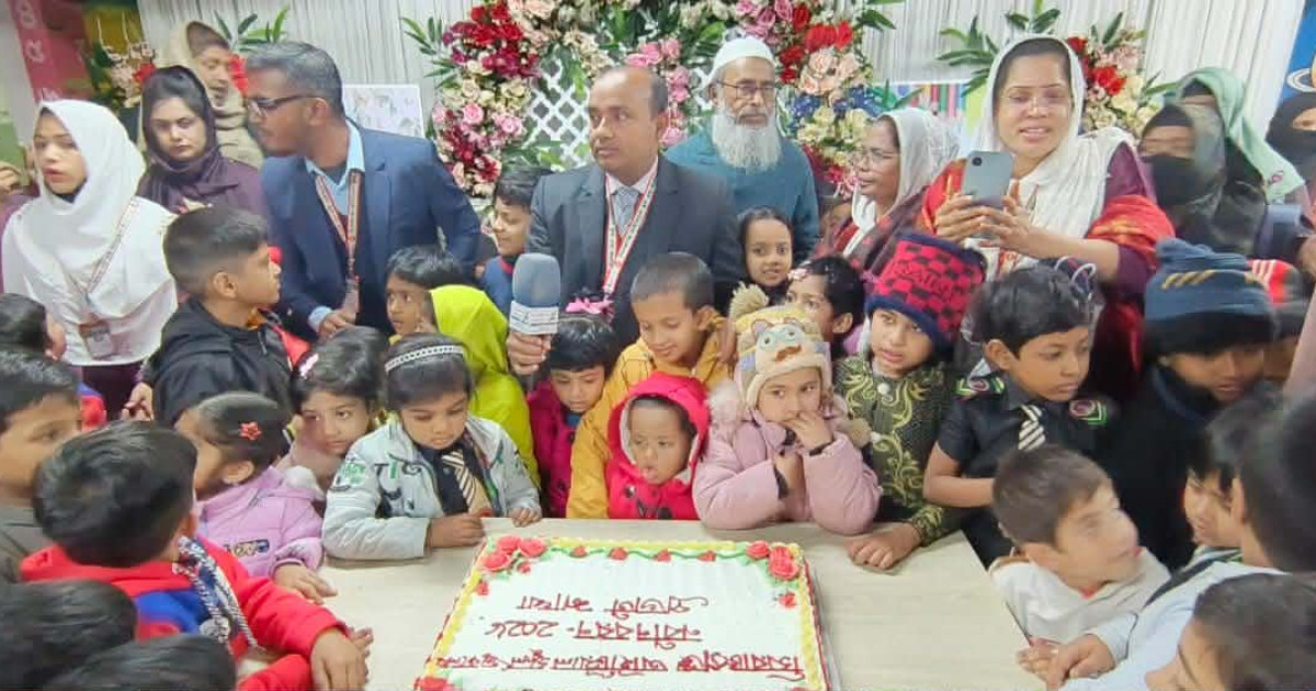 সিরাজগঞ্জ আইডিয়াল স্কুল অ্যান্ড কলেজে নবাগত শিক্ষার্থীদের নবীন-বরণ ও কেক কর্তন অনুষ্ঠিত