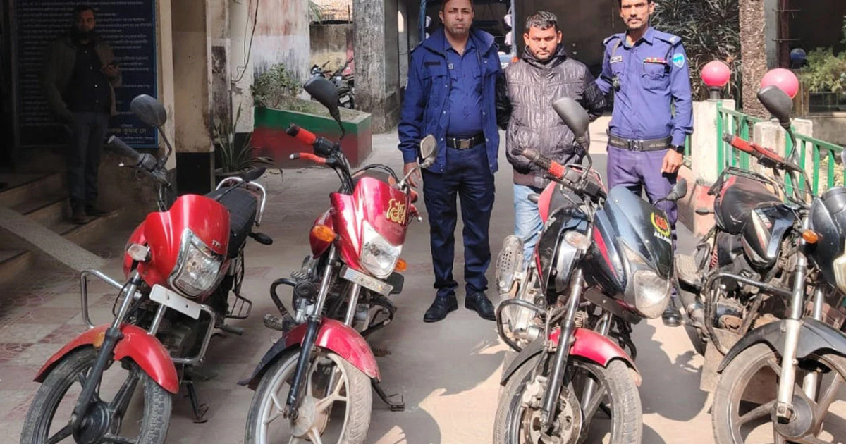 ফরিদগঞ্জে ৪ মোটরসাইকেলসহ চোর চক্রের হোতা আটক