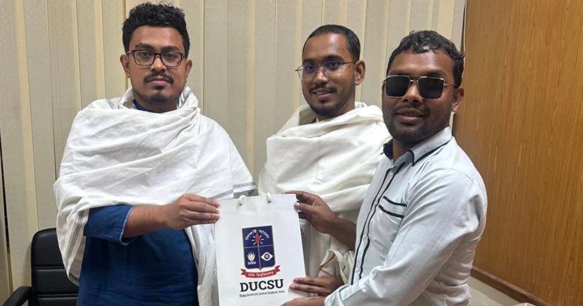 ভিপি সাদিক কায়েমের উপহার পেয়ে যা বললেন হান্নান মাসউদ