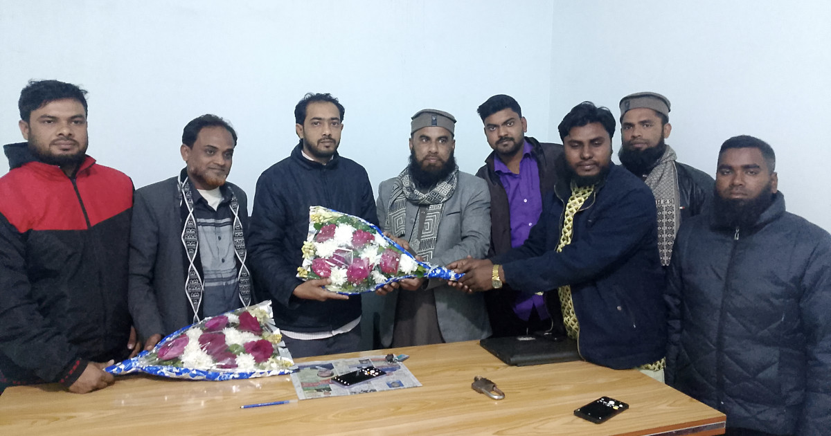 হাটিকুমরুল প্রেস ক্লাবের নেতাদের সঙ্গে শ্রমিক কল্যাণ ফেডারেশনের শুভেচ্ছা