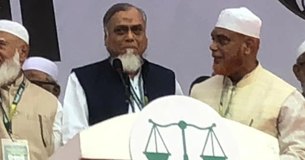 দেশে ১৭ বছর পর লন্ডন থেকে একজন মুফতি এসেছেন: সাইফুল আলম খান