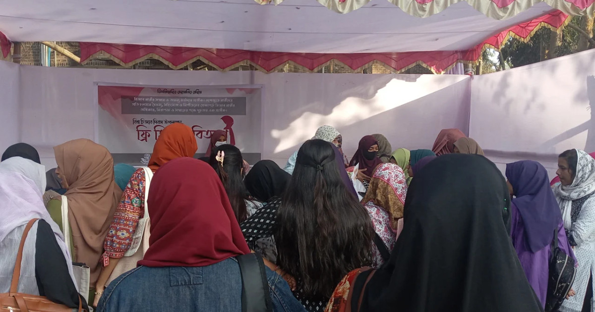 ছাত্রীসংস্থার উদ্যােগে শাবিপ্রবিতে হিজাব বিতরণ