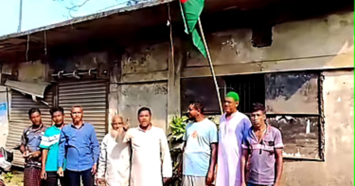 নড়াইলে আওয়ামী লীগের ইউনিয়ন কার্যালয়ে জাতীয় পতাকা উত্তোলন