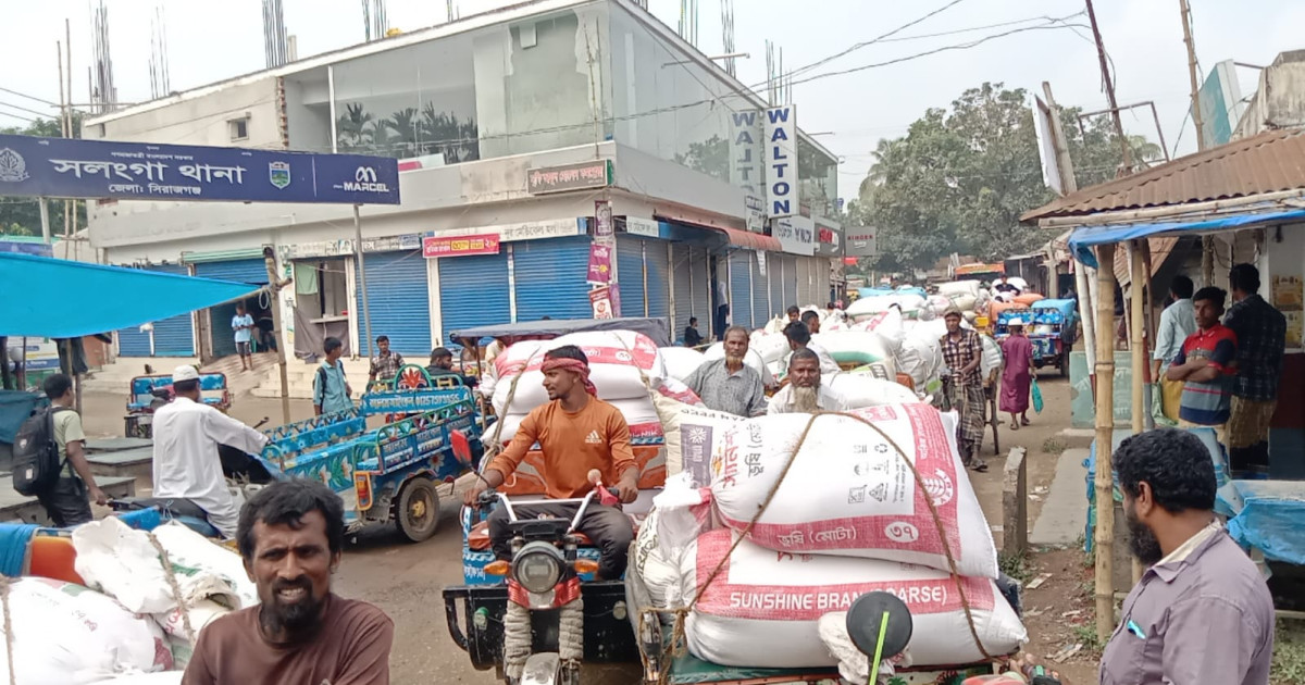 খাজনা আর বাড়তি ওজনে জিম্মি কৃষক, রায়গঞ্জের হাটে সিন্ডিকেটের অভিযোগ