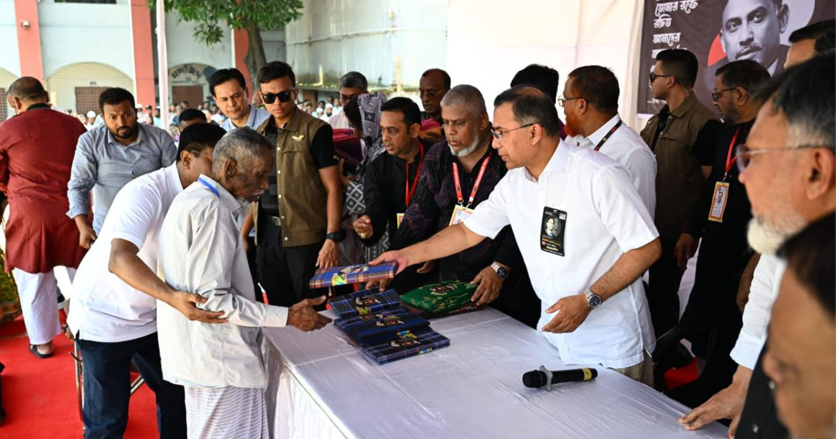 জিয়াউর রহমানের শাহাদাতবার্ষিকীতে দুস্থদের মাঝে বস্ত্র বিতরণ, শুরু নানা জনকল্যাণমূলক কর্মসূচি
