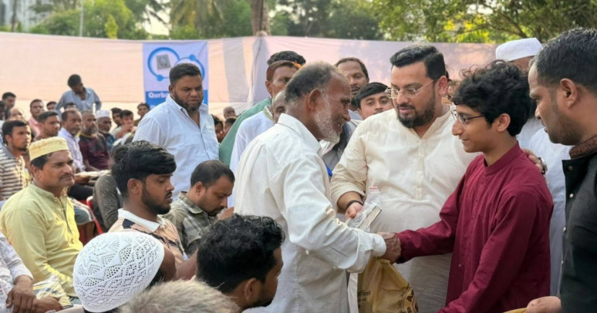 হাটহাজারী ও চট্টগ্রামে কোরবানির মাংস ও ঈদ উপহার বিতরণ, শতাধিক পরিবার পেল সহায়তা