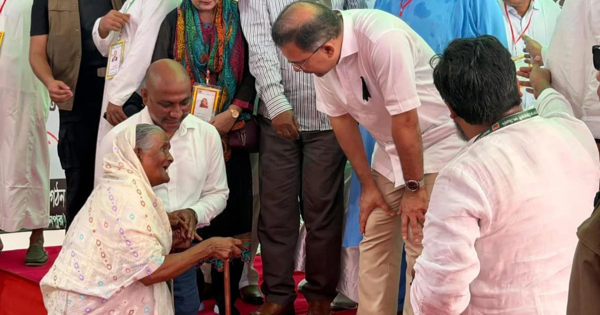 দৃষ্টিহীন নূরজাহানের আজীবনের স্বপ্ন পূরণ, প্রধানমন্ত্রী তারেক রহমানের সঙ্গে আবেগঘন সাক্ষাৎ