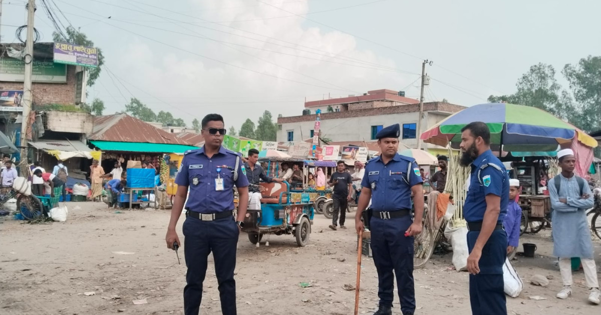 ১০ মিনিটের অভিযানে যানজটমুক্ত ভুইয়াগাঁতী, অবৈধ দখল উচ্ছেদে কঠোর বার্তা পুলিশের