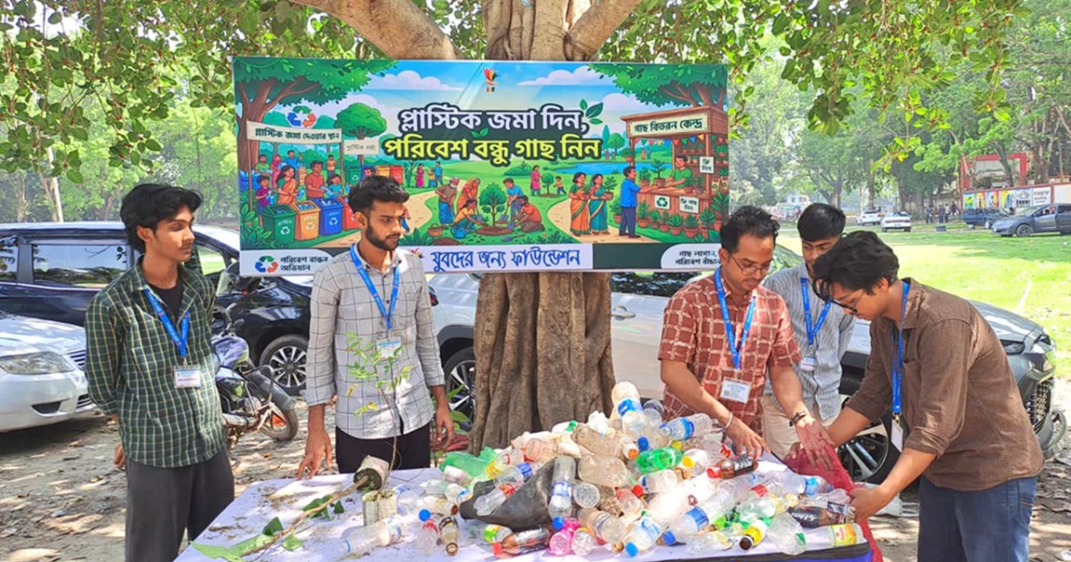 ভালোবাসা আর স্বপ্নে বদলে দিচ্ছে সমাজ: ৩২ জেলায় ছড়িয়ে পড়েছে জেন-জির মানবিক বিপ্লব