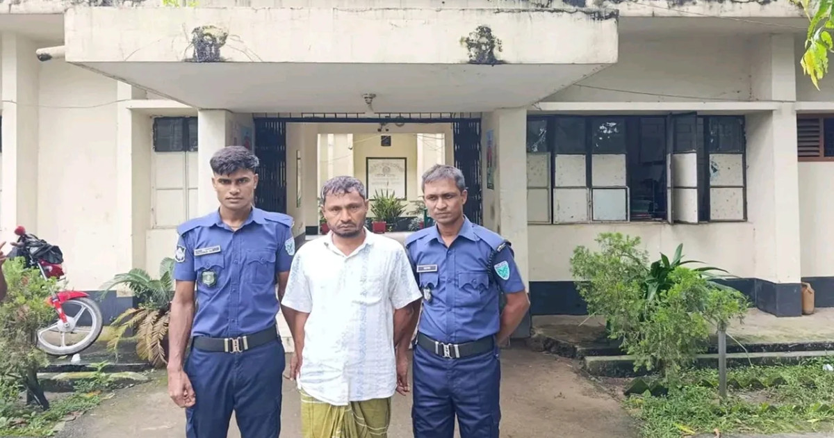 শিক্ষককে মারধরের অভিযোগে সাবেক যুবদল নেতা রতি মিয়া গ্রেপ্তার
