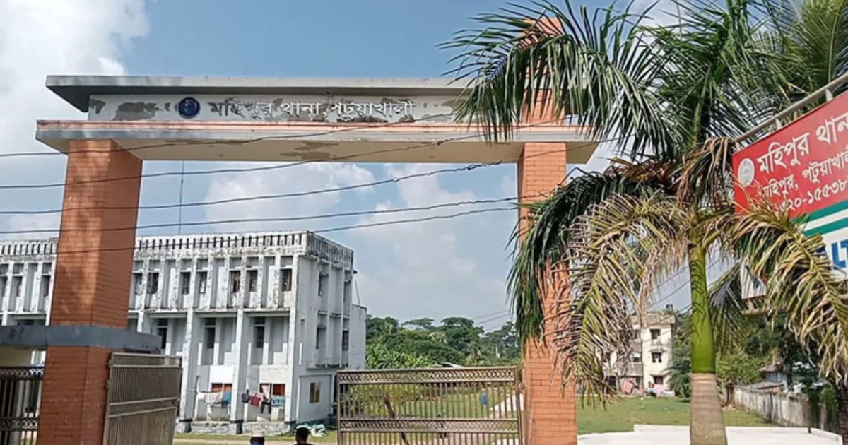 মহিপুরে মুদি ব্যবসায়ীর ওপর সংঘবদ্ধ হামলার অভিযোগ, আ.লীগ নেতার ছেলেসহ কয়েকজনের বিরুদ্ধে অভিযোগ