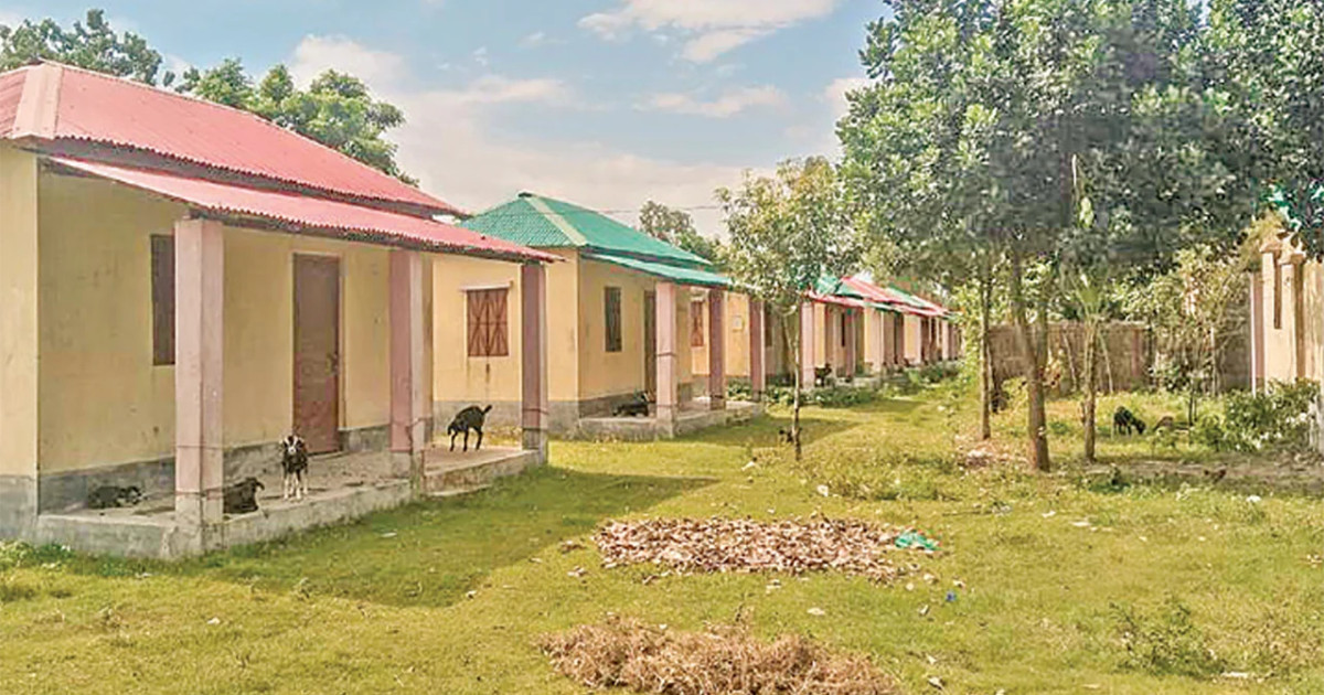 খানসামায় আশ্রয়ণ প্রকল্পের ঘর বিক্রি-হাতবদলের অভিযোগ