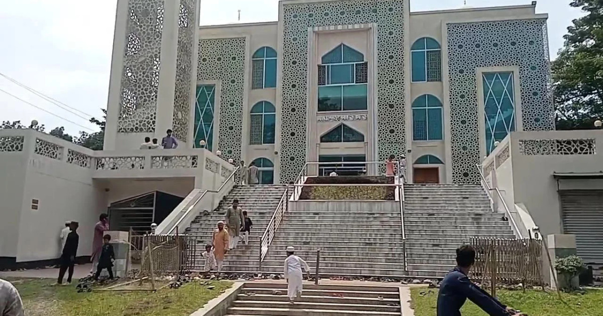অল্প সম্মানীতে সংসার চালাতে হিমশিম লালমনিরহাটের ইমাম-মুয়াজ্জিনদের
