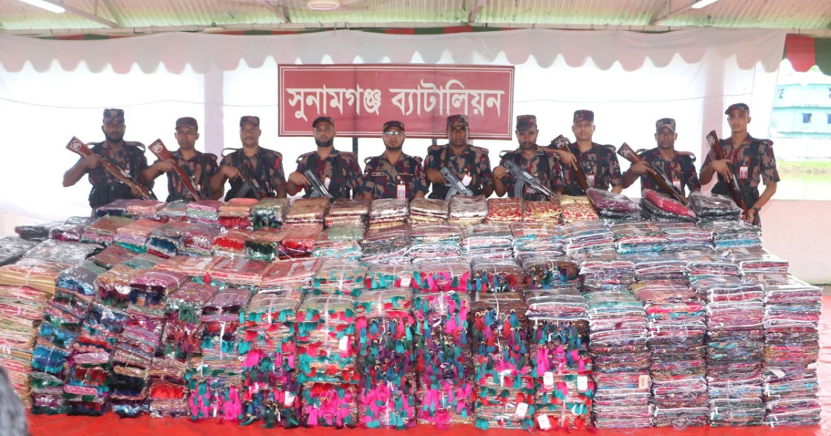 শান্তিগঞ্জে কাভার্ড ভ্যানে মিলল সাড়ে ৩ কোটি টাকার ভারতীয় শাড়ি