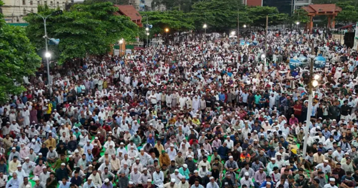 জামায়াত আমিরের অপেক্ষায় কানায় কানায় পূর্ণ লালদিঘি